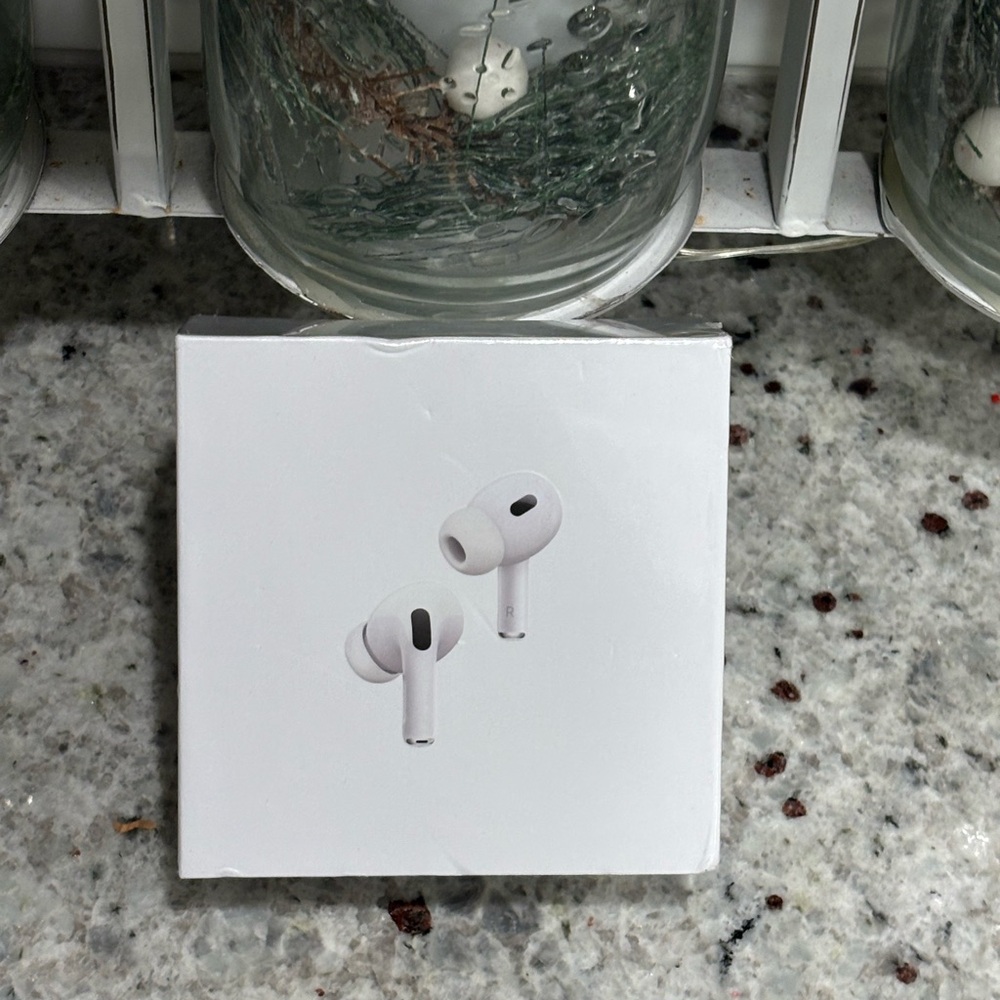 Apple White Earbud Headphones